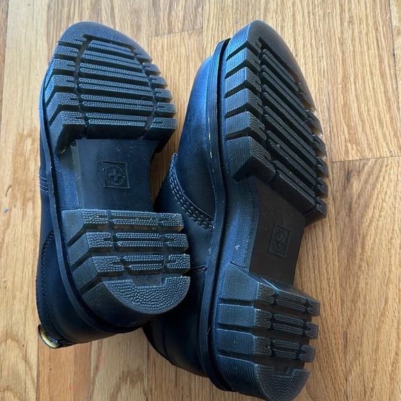 Dr Martens 8 L Audrick 3 Eye shoe great re owned condition, tiny scuff right toe - Picture 10 of 14